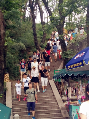 山清水秀北九水 小長假期間加強管理迎客忙 - 青島新聞網(wǎng)